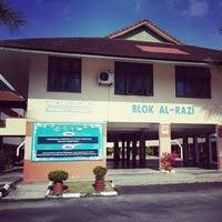 Near the complex is the ksab quarters housing for malaysian immigration and customs staff and have two schools sekolah kebangsaan kompleks sultan abu bakar (skksab) primary schools and sekolah menengah. Smk Kompleks Sultan Abu Bakar Gelang Patah Gelang Patah