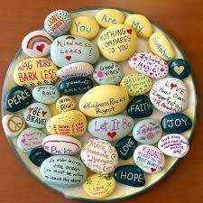 Diy Painted Rocks Ideas With Inspirational Words And Quote Painted Rocks Diy Rock Painting Ideas Easy Rock Crafts