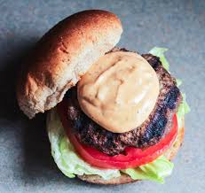 Recette Hamburger Maison Avec Steak De Viande Hachee Et Sauce Facile A Preparer Recette Hamburger Maison Sauce Burger Recette