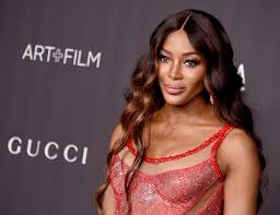 Naomi campbell usually wear a long straight hairstyle so this short haircut gives her a totally. Naomi Campbell Is Opening Her Fashion For Relief Pop Up Shop For The First Time In Five Years Grazia
