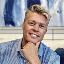 Andrew Arsenault's Instagram, Twitter & Facebook