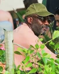 Do nada Idris Elba no Rio de Janeiro! Coisas que só um final de ano  brasileiro pode proporcionar. Meu mozão veio acompanhado do mozão dele, a  belíssima Sabrina Elba, com quem é