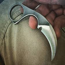 Merci Bastinelliknives Instagram Artisan Coutelier Francais Installe Aux Usa Couteau Survie Couteau Fabr Couteau Tactique Couteau Forge De Forgeron