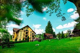 Mult mai multa liniste, mult mai ok oamenii, si nu spun asta. Pensiunea Vanatorul Cazare Vatra Dornei