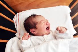 Salah satu penyebab bayi menangis di malam hari adalah kolik. 7 Trik Santai Menenangkan Bayi Yang Suka Nangis Tengah Malam Metrobali Com