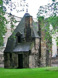 Bath House Queen Mary Edimbourg Ecosse Cette Petite Maison Etrange Est Situe Sur La Limite Ouest Des Motifs De Pal Ecosse Paysage Edimbourg Chateau Ecosse