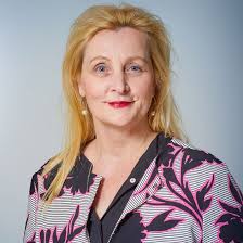 Stadtsparkasse stiftet Schutzhelme für das Ehrenamt