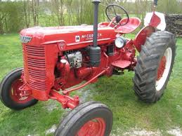Me henri adam, qui s'occupait de la vente aux enchères, a proposé aux exploitants agricoles venus pour l'occasion du matériel agricole comme des semoirs, des. Une Vente De Tres Beaux Tracteurs De Collection Samedi Dans La Sarthe Le Perche
