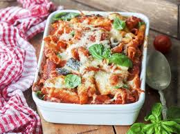 Tagliare a piccoli pezzi la melanzana sbucciata, il prosciutto cotto, la mozzarella e i pomodorini. Pasta Al Forno Con Melanzane E Mozzarella Cook
