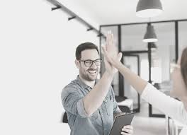 Karena izzy puclle mengetahui sisi kejelekan atau keburukan yang dapat menurunkan derajat atau pamor seorang bos jika ia memecatnya. Working With Your Executive As An Executive Assistant