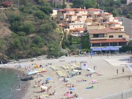 Annuaire des location en front de mer à banyuls sur mer d'appartements de vacances tout confort classé entre 3*** et 5***** étoiles avec option location bateau. Residence Solaris Banyuls Sur Mer