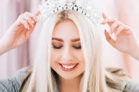 Carmela Robles's Instagram, Twitter & Facebook