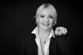 Emilia popescu, transformată în inner circle, surprinde pe toată lumea cu vocea ei. Emilia Popescu Cristina Stanciulescu Peopleperson