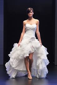 Du bist auf der suche nach dem idealen brautkleid? Brautkleid Das Vorne Kurz Und Hinten Lang Ist Hochzeitskleid Hochzeit Kleidung Kleider Hochzeit