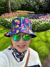 What are the best apps or cards for getting around Amsterdam and the  Netherlands using public transportation?