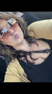 Danielle Buxton's Instagram, Twitter & Facebook