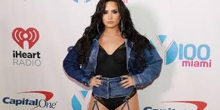 Американская актриса и певица деми ловато идентифицирует себя как небинарную персону и не относит себя ни к мужскому, ни к женскому гендеру. Demi Lovato Pokazala Otkrovennoe Foto Mfm Station Dance Hit Radio