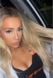 Becoming a Hooters Girl: A Guide to Your New Journey