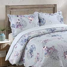 The quilt reverses to s a small ivory floral vine print on a plum ground. Queen Size 3 Piece Cotton Quilt In Purple Floral Bird Pattern Fastfurnishings Com