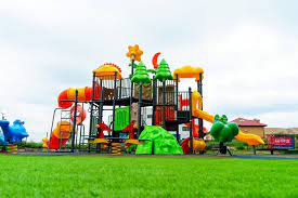 Copii care se joaca in parc. Parc Copii 10 Locuri De JoacÄƒ Deosebite È™i Sigure Pentru Copii In Romania Atlas Sport Locuri De Joaca Deosebite