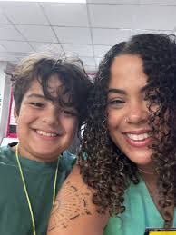 Lindsay Muench's Instagram, Twitter & Facebook