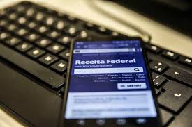 Embora seja um ano considerado atípico por muitos especialistas da área financeira no qual debatem o tema financeiro voltado a taxas o calendário segue conforme as datas informadas logo abaixo: Receita Abre Consulta A Lote Residual De Restituicao Do Imposto De Renda Portugues Brasil