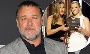 Russell crowe, joaquin phoenix, connie nielsen, oliver reed. Golden Globes 2020 Best Actor Winner Russell Crowe S Message Daily Mail Online