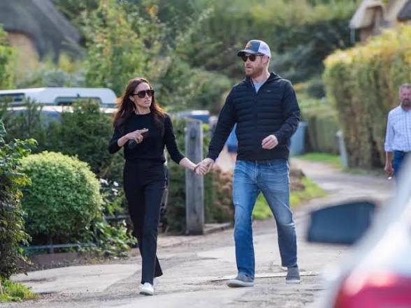 Harry And Meghan Enjoy Pub Lunch Like 'Locals' In Cotswolds