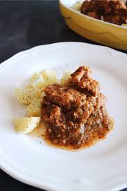 La ternera guisada es uno de esos platos que llevan bastante tiempo de cocción, pero muy poco de elaboración. Como Preparar Carne Guisada En Thermomix Trucos De Cocina Thermomix