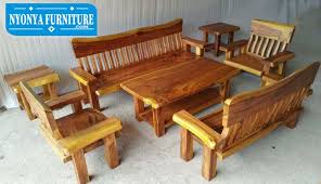 Seperti yang tampak pada gambar desain diatas kursi tersebut sangat fleksibel ditempatkan dimana saja, sebagai contoh anda dapat meletakkan pada ruang tamu rumah atau ruang tamu kantor, dapat. Kursi Tamu Kayu Sonokeling