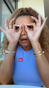 Joy Taylor Talks Shaduer