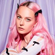 Hannah Shy's Instagram, Twitter & Facebook