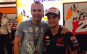 Son los 2'15 cm de uno contra los 1'60 de otro. Disaksikan Bintang Barcelona Pedrosa Girang Okezone Sports