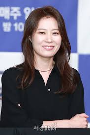 문소리(1974년 7월 2일 ~ )는 대한민국의 배우이자 영화 감독이다. ë¬¸ì†Œë¦¬ ê°€ì„ì—¬ì‹  ë¯¸ì†Œ ì „ì²´ê´€ëžŒê°€ ì œìž'ë°œí'œíšŒ