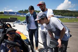 A fost rețeta prin care se poate câștiga runda „the take over, în aplauzele furibunde ale naționalei de handbal a româniei, în frunte cu cristina neagu. Video Red Bull Ring Driving Experience