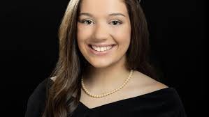 Yellow rose for this maid meant a crown for Okeanos ball