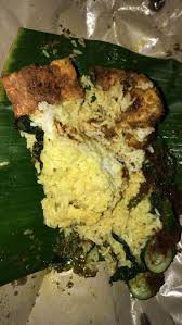 Kalian pernah sadar gak kenapa kalo kita beli nasi padang tapi di bungkus alias gak di makan di tempat itu dapet nasi jauh lebih banyak? Nasi Padang Ide Makanan Makanan Dan Minuman Makanan Enak