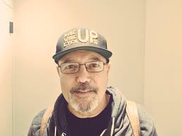 Elliot Moon (@e_llliot)