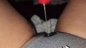 Sledovanie porna jej zanecháva veľmi mokré nohavičky Aký nádherný  orgazmus!!! - Pisshamster.com