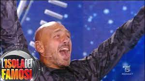 La decima edizione del reality show l'isola dei famosi è andata in onda dal 2 febbraio al 23 marzo 2015 in prima serata su canale 5, con la conduzione di alessia marcuzzi, affiancata dagli opinionisti mara venier e alfonso signorini e con la partecipazione dell'inviato alvin. L Isola Dei Famosi Giacobbe Vince L Isola Dei Famosi 2016 Youtube