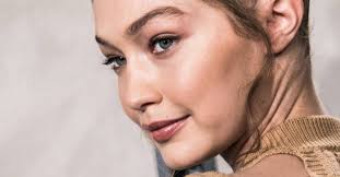 Dermablend poresaver matte makeup primer instantly mattifies skin without drying, minimizes the appearance of pores without clogging, & blurs imperfections. Is The Dewy Trend Dead Why Matte Skin Is Making A Comeback Glamour Uk