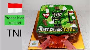 Kue ulang tahun seragam tentara ini juga bisa memeriahkan hari ulang tahun teman atau pasangan kamu. Hias Kue Tart Motif Tni By Dapoer Si Omah Youtube