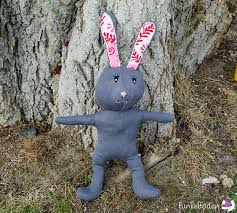 Mit ganz viel platz für viele kreative ideen, sei es zum nähen oder basteln. Freebook Osterhase Kuscheltier Nahen 1 Gratis Schnittmuster