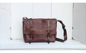 Découvrez nos soldes sur une sélection de produits. Sacoche En Cuir Pour Homme Fait Main En France