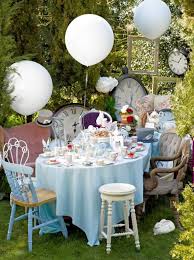 Mit Alice Im Wunderland Eine Zuckersusse Tea Party Feiern Alice Im Wunderland Hochzeit Alice Im Wunderland Party Alice Im Wunderland