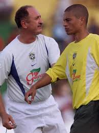 (this match was an special participation of the full brazilian team in the king's. Selecao Brasileira Alex Admite Ressalvas Com Felipao Por Nao Convocacao Para Copa De 2002