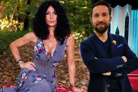 Mihaela rădulescu a acceptat invitaţia juratului cheloo, care nu a ratat ocazia de a face o glumă: Dani OÈ›il DezvÄƒluire PicantÄƒ Ce Imagini Avea In Telefon Cand Era Iubitul Mihaelei RÄƒdulescu Impact