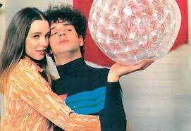 By todos juntos por gustavo de en ycerati joven y en la gira. Gustavo Cerati Te Llevo Para Que Me Lleves Y Una Historia De Amor