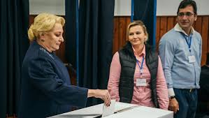 Duminică, 24 noiembrie 2019, au fost deschise, până la ora 21.00, secțiiile de votare în românia pentru turul doi al alegerilor prezidențiale.românii au avut de ales între cei doi candidați rămași în cursa pentru președinția româniei: EstimÄƒri Psd Alegeri PrezidenÈ›iale Turul 2 Exit Poll Intern