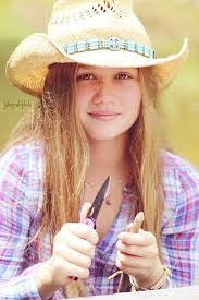 Jules Pratt's Instagram, Twitter & Facebook